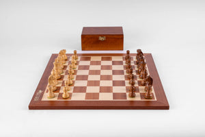 Zestaw szachowy Amber <br>Wykonany z drewna mahoniowego