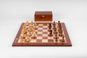 Zestaw szachowy Amber <br>Wykonany z drewna mahoniowego