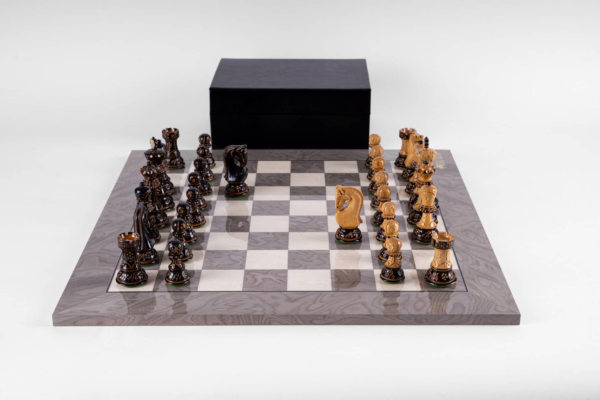 Juego de ajedrez Prestige <br>Fabricado en madera de fresno (acabado brillante)