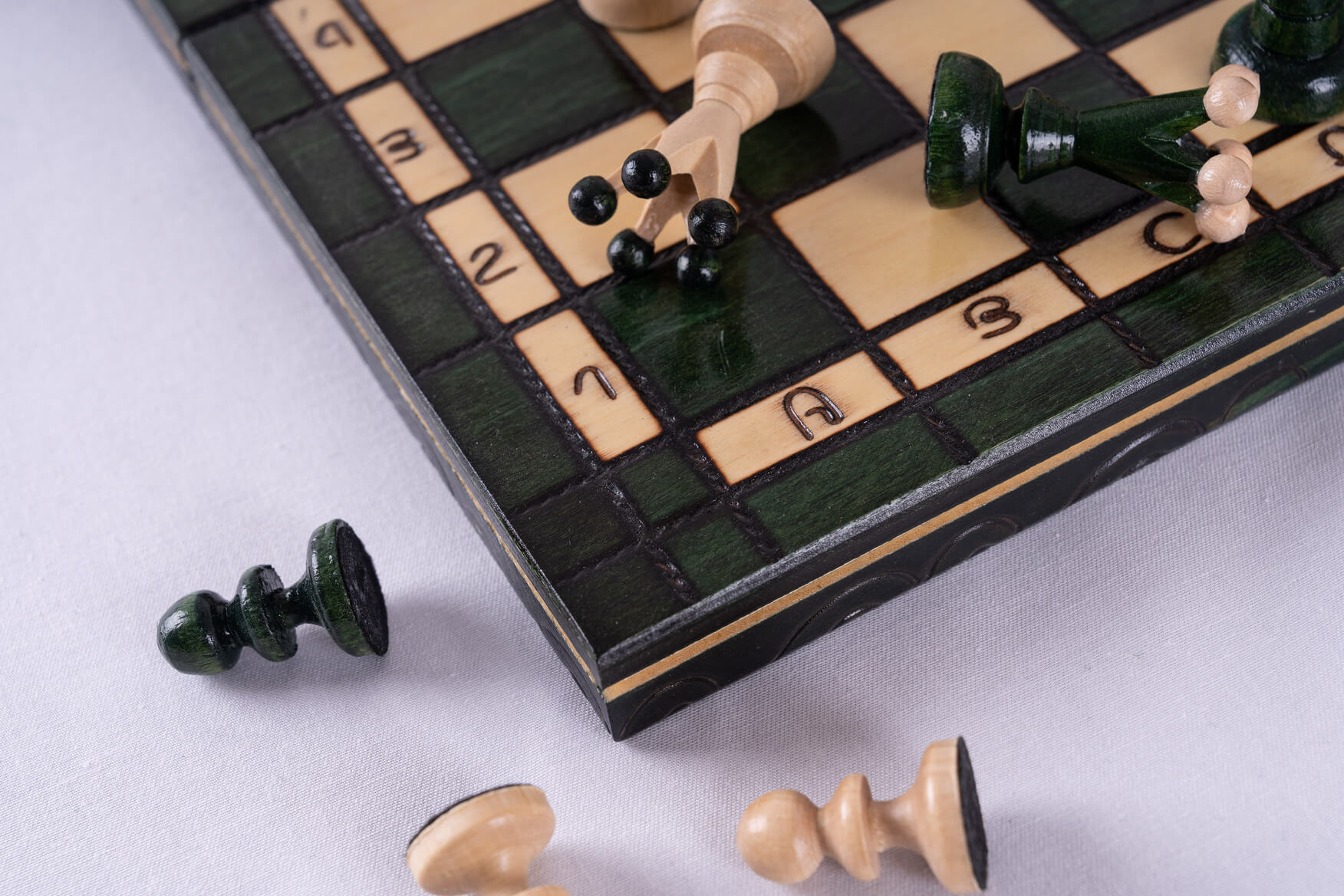 'Apple' Chess Set <br>Crafted in Hornbeam Wood