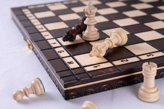 'Distingué' Chess Set <br>in Hornbeam Wood