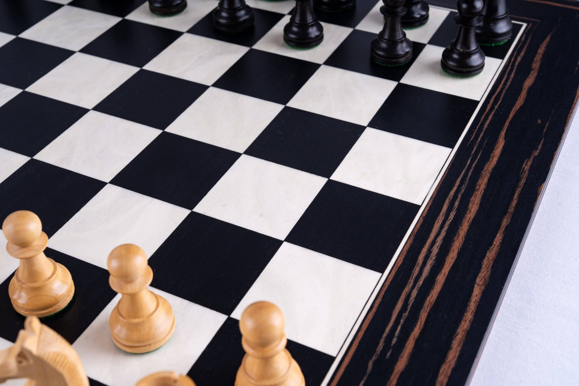 Chess Set Galerie <br>in Ebony & Boxwood