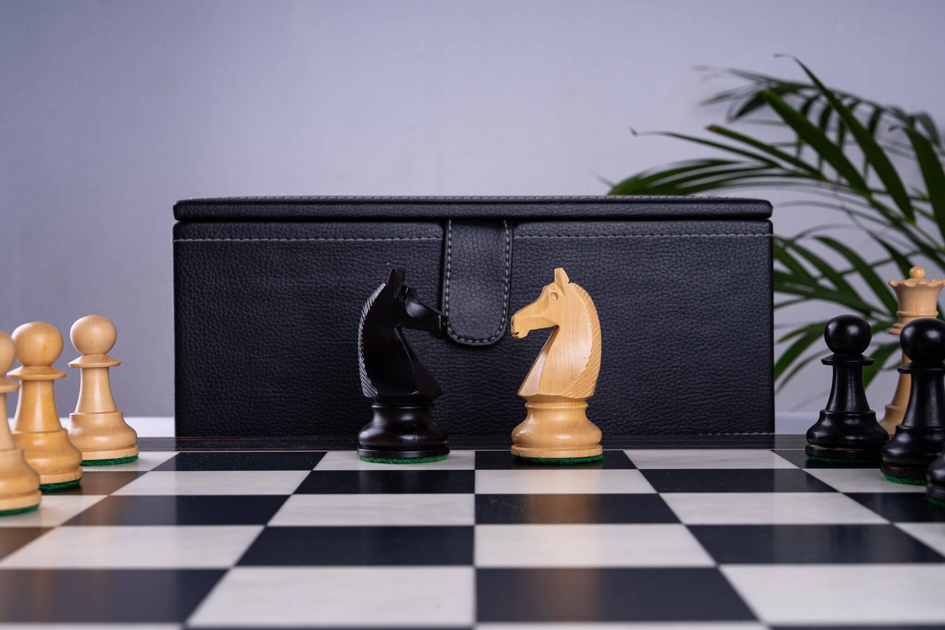 Chess Set Galerie <br>in Ebony & Boxwood