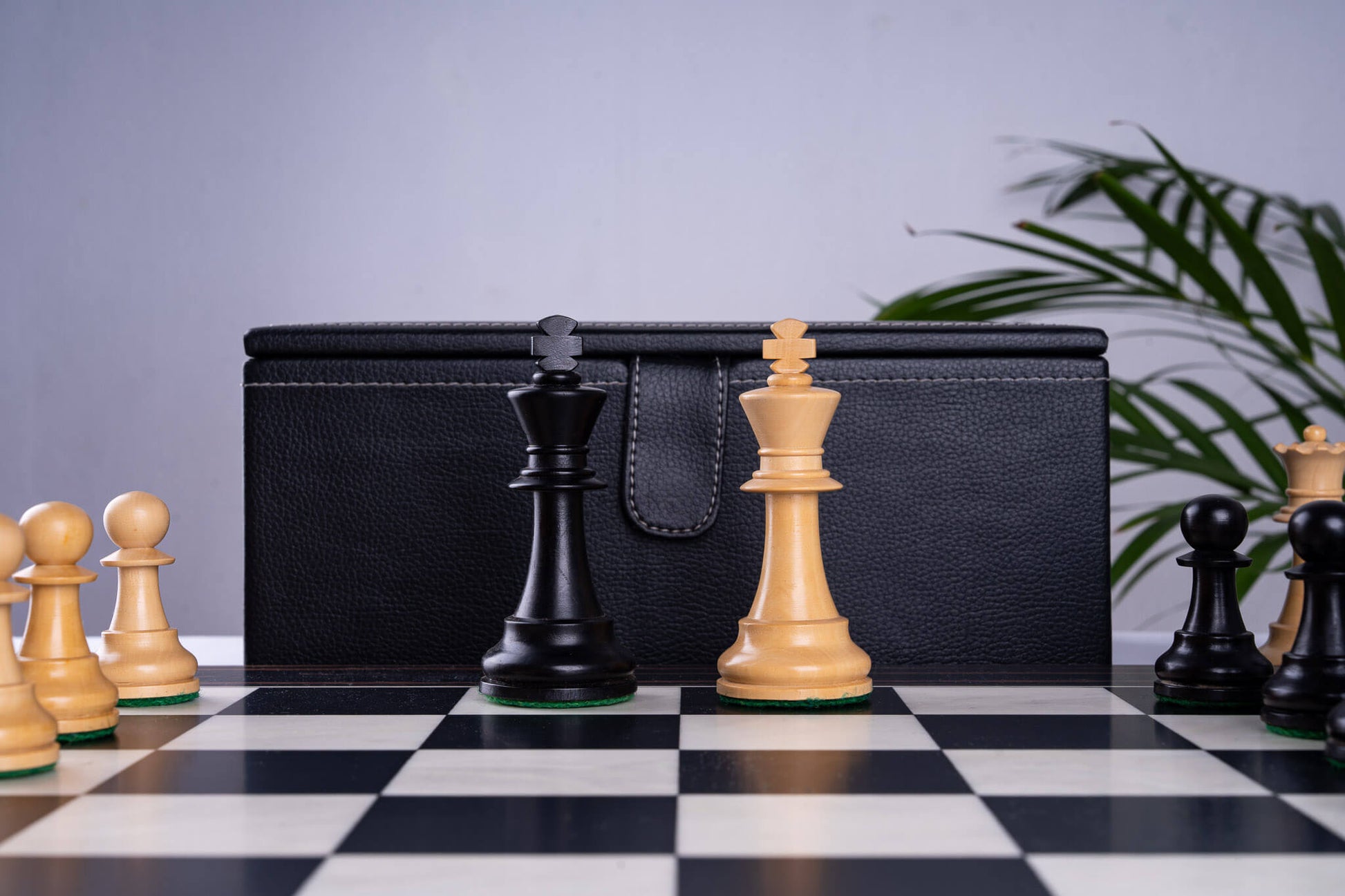 Chess Set Galerie <br>in Ebony & Boxwood