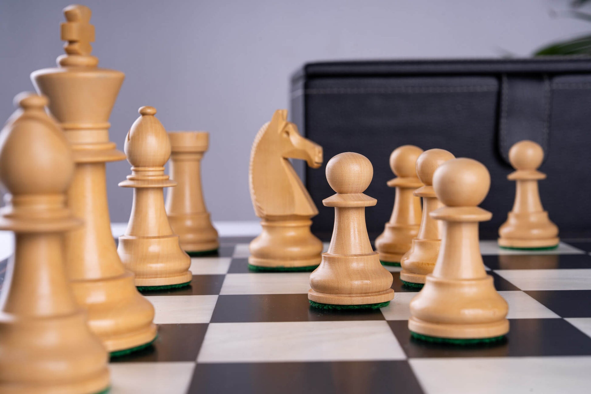 Chess Set Galerie <br>in Ebony & Boxwood