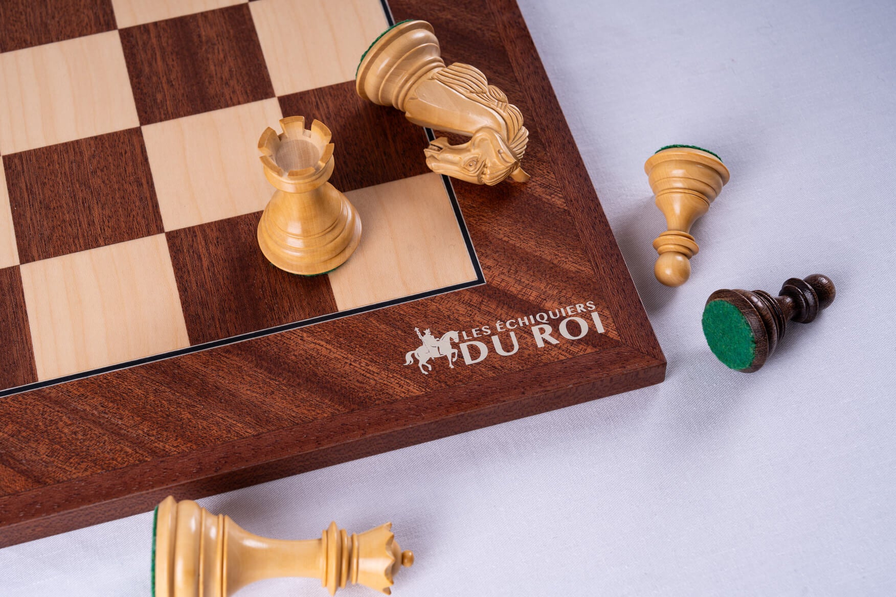 Conquest Chess Set <br>in Mahogany and Boxwood