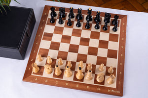 Banner Chess Set <br>en caoba y boj