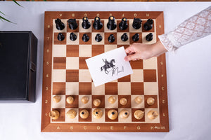 Banner Chess Set <br>en caoba y boj