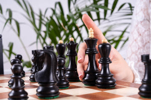 Banner Chess Set <br>en caoba y boj