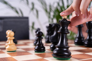 Banner Chess Set <br>en caoba y boj