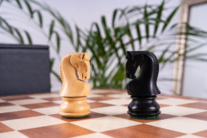 Banner Chess Set <br>en caoba y boj