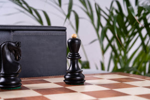 Banner Chess Set <br>en caoba y boj
