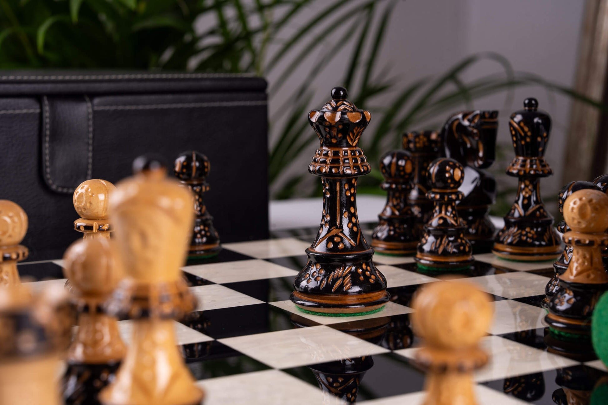 Chess Set lÉternel <br>in Ebony