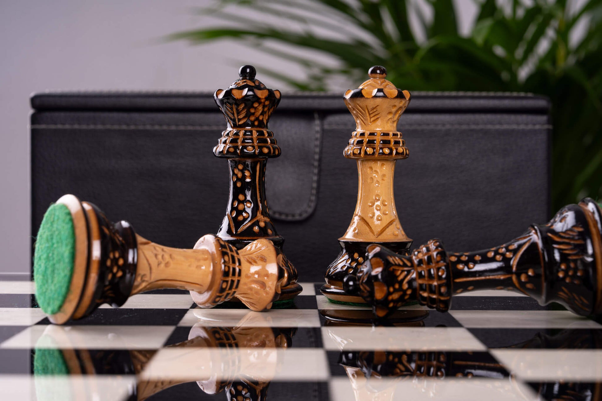 Chess Set lÉternel <br>in Ebony