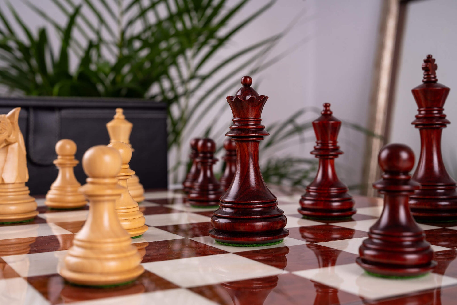 Set de șah Le Trône <br>din rădăcină de frasin