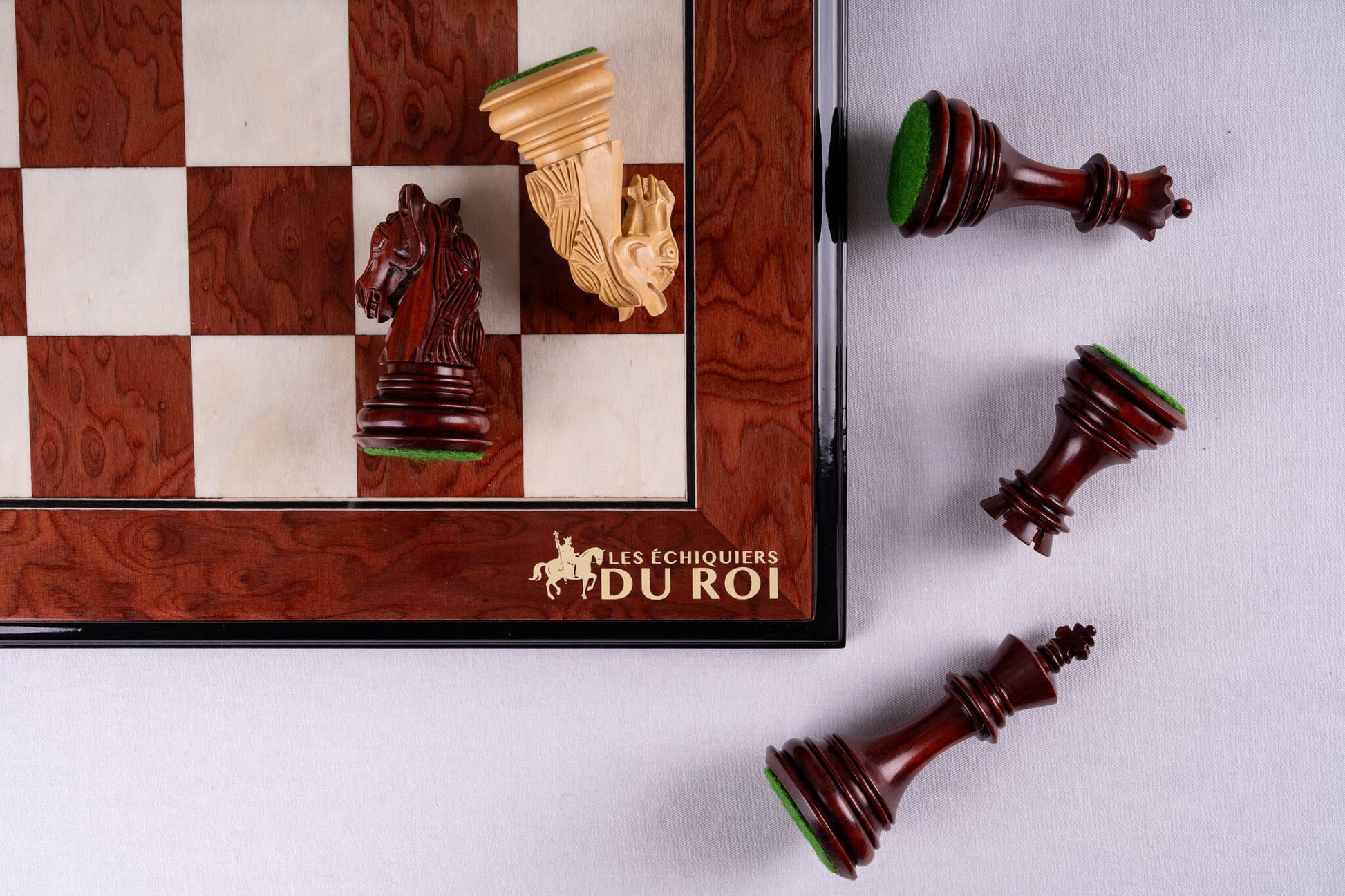 Set de șah Le Trône <br>din rădăcină de frasin