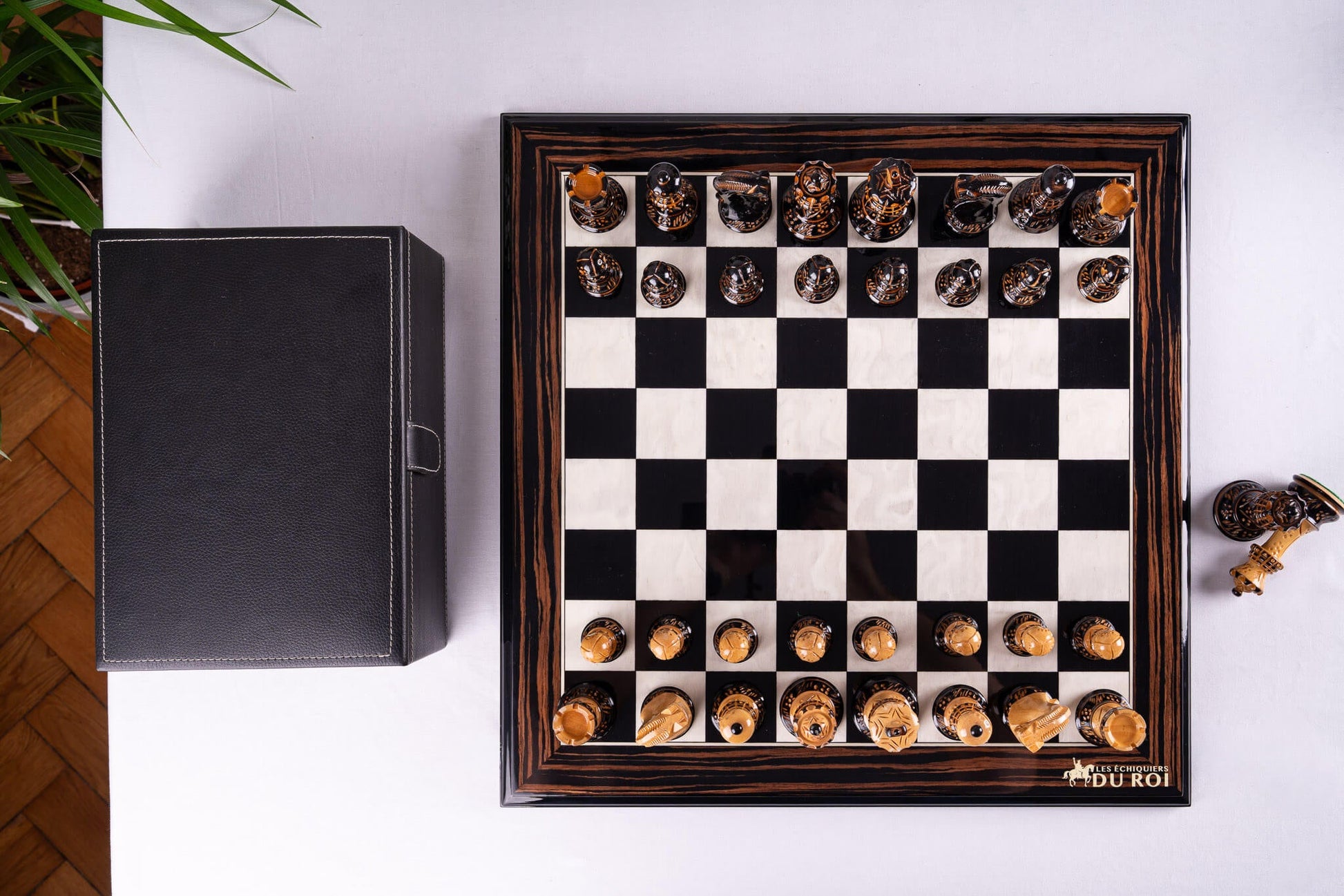 Chess Set lÉternel <br>in Ebony