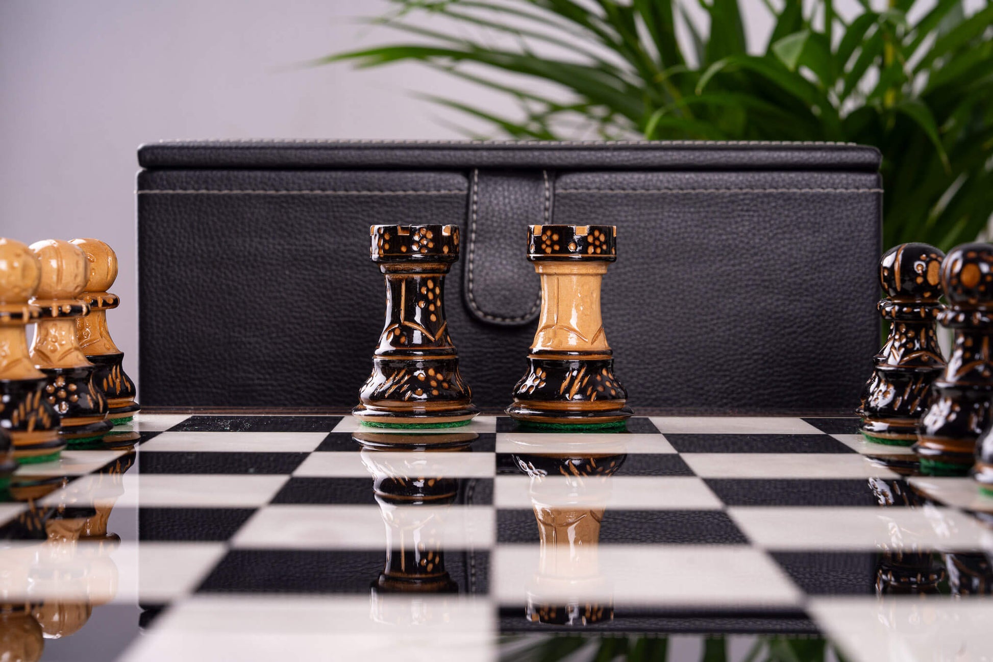 Chess Set lÉternel <br>in Ebony