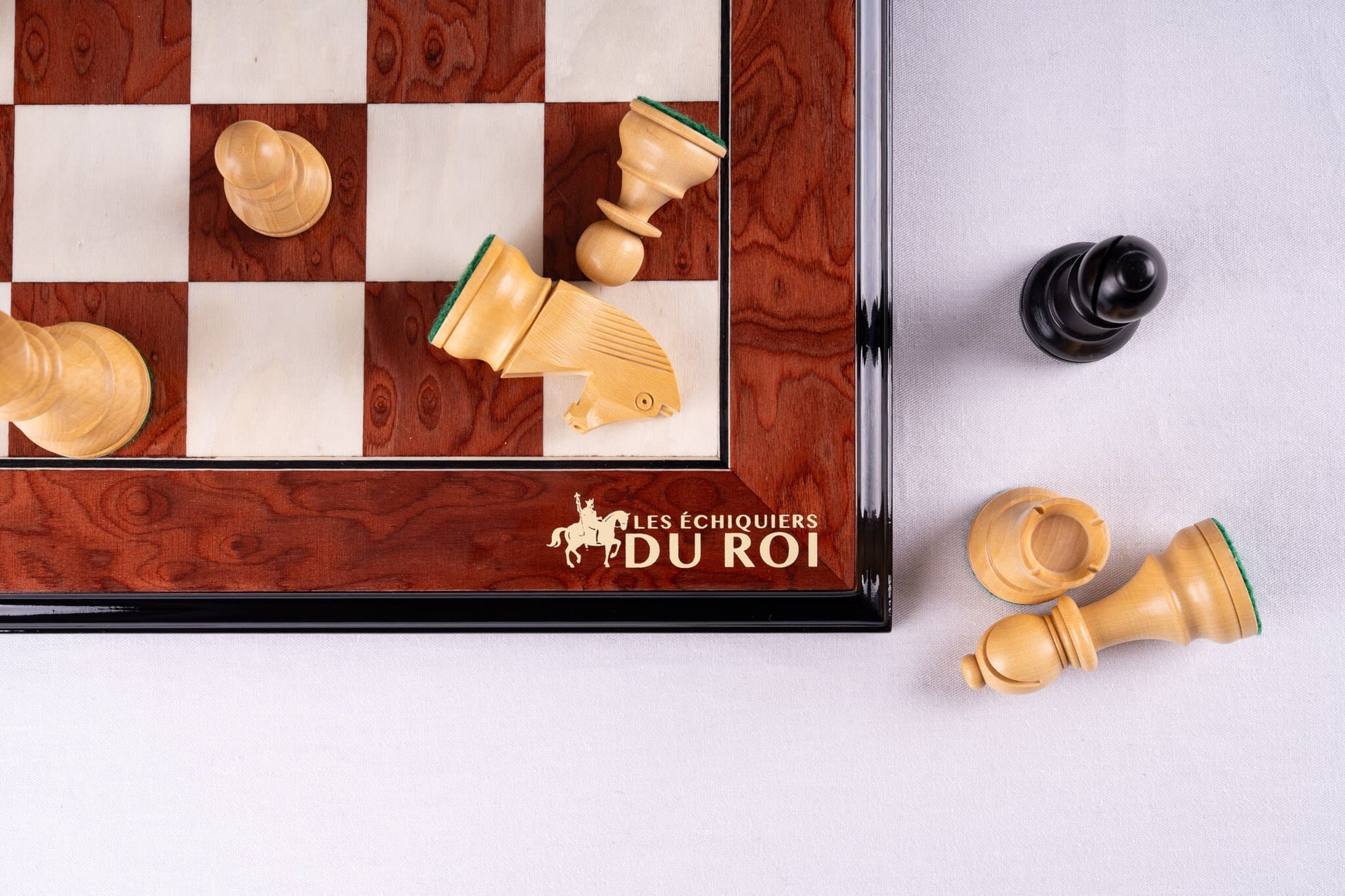 Chess Set Vestige <br>in Ash Burl