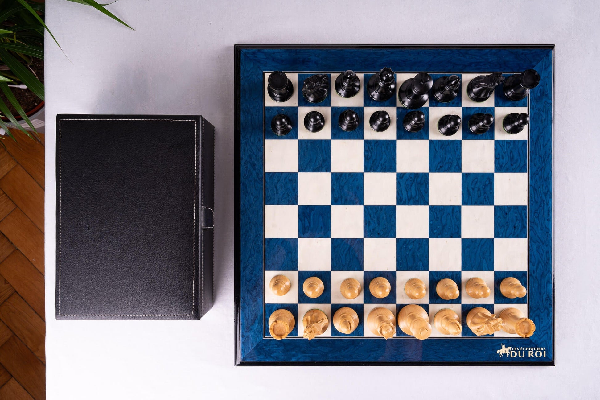 Chess Set Blue Céleste <br>in Ash Burl