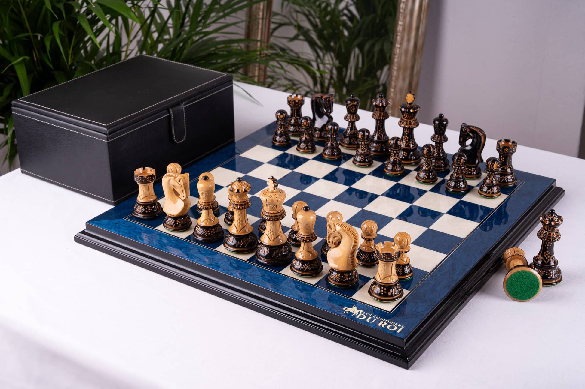 Chess Set Blue Impérial <br>in Ash Burl
