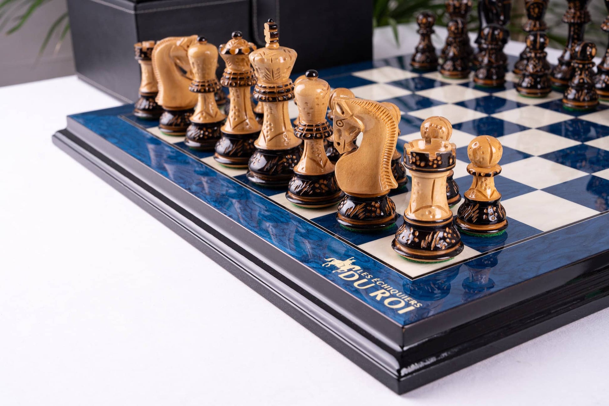 Chess Set Blue Impérial <br>in Ash Burl