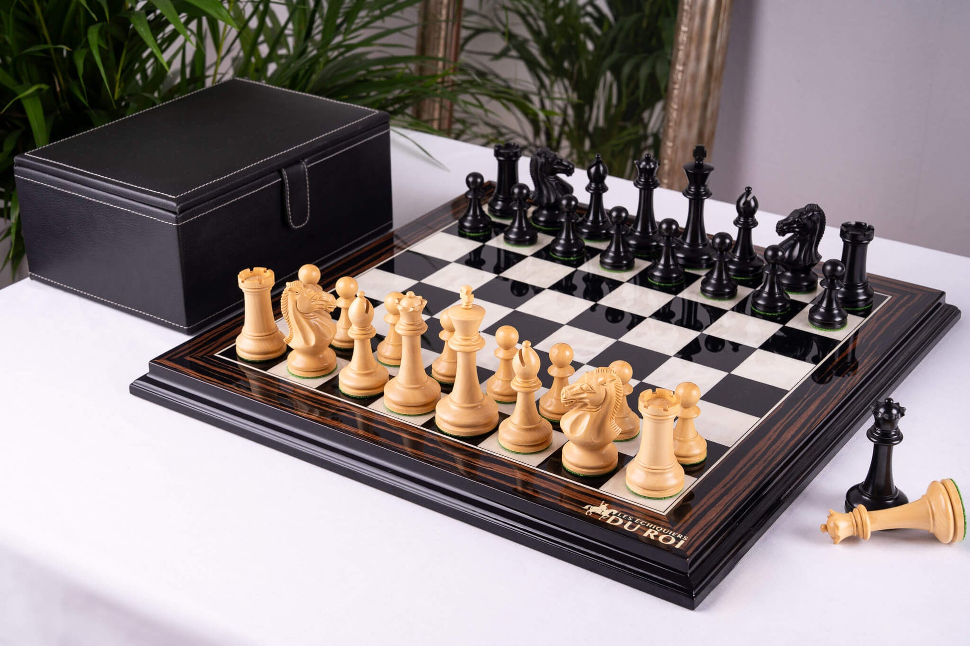 Chess Set Éclat <br>in Ebony