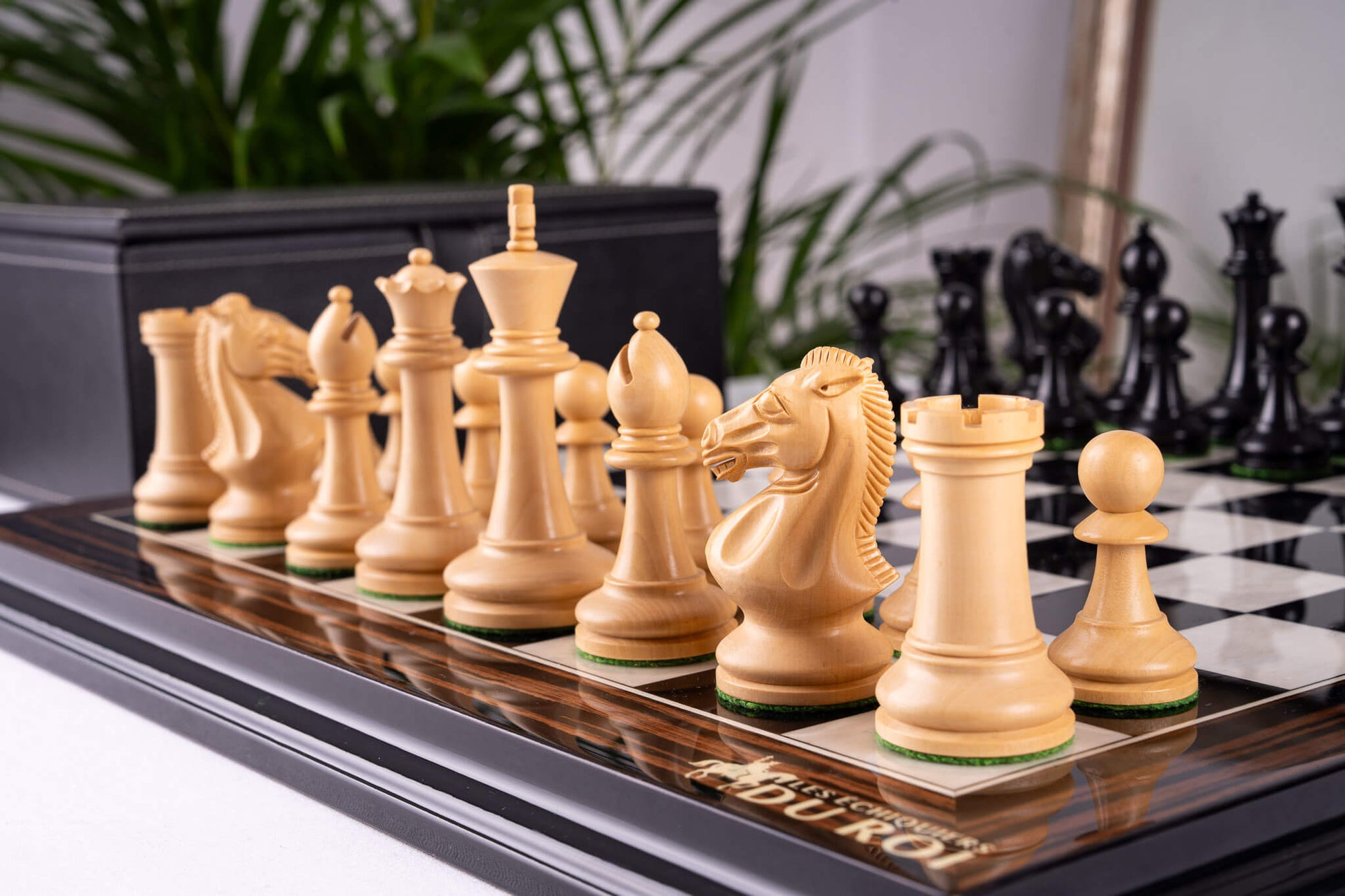 Chess Set Éclat <br>in Ebony