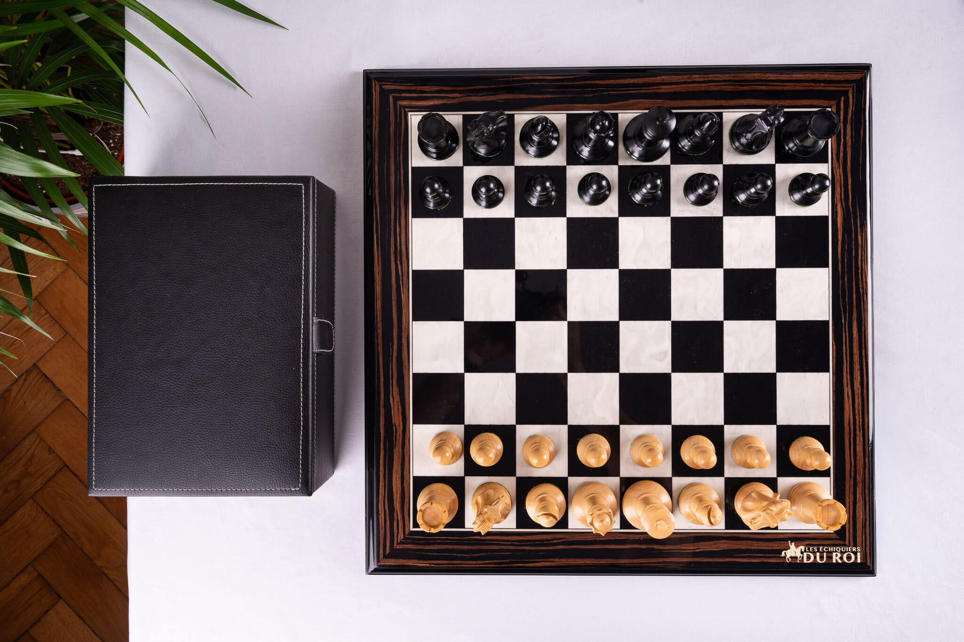 Chess Set Éclat <br>in Ebony