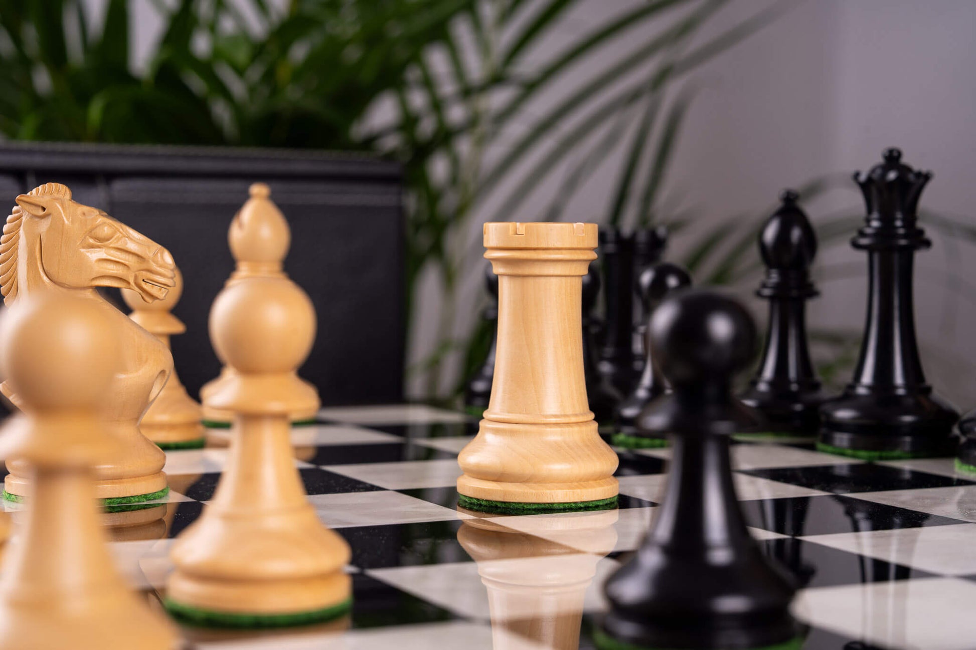 Chess Set Éclat <br>in Ebony