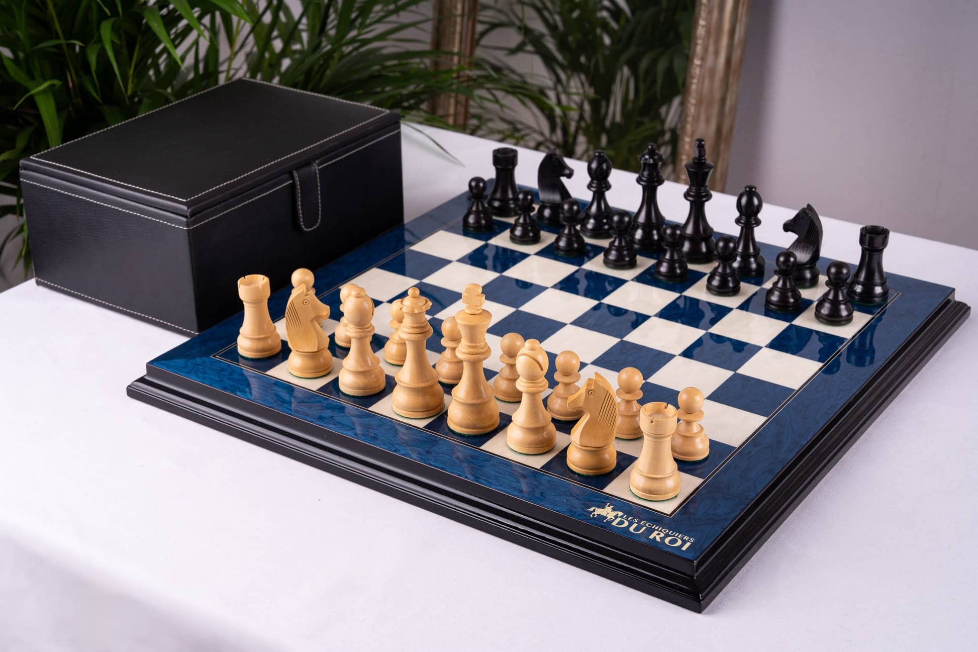 Chess Set Renouveau <br>in Ash Burl