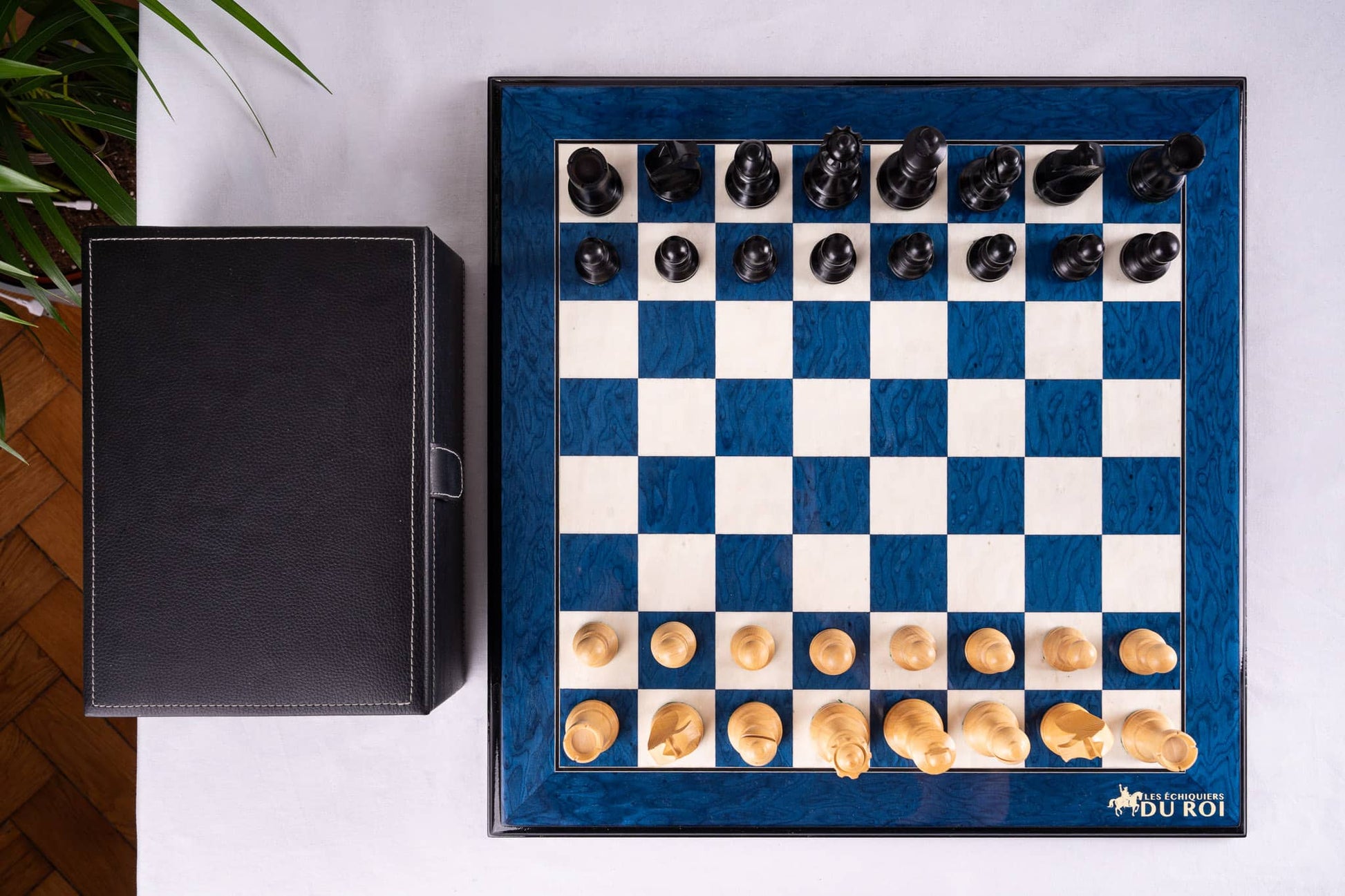 Chess Set Renouveau <br>in Ash Burl