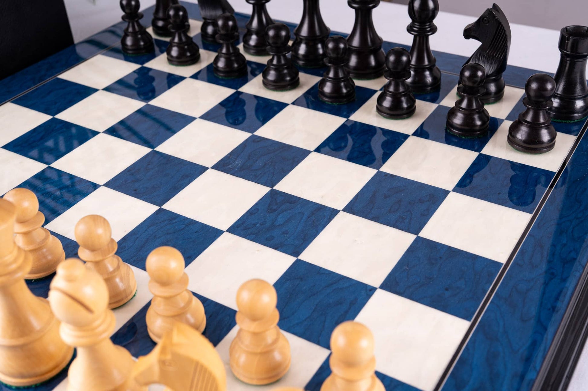 Chess Set Renouveau <br>in Ash Burl