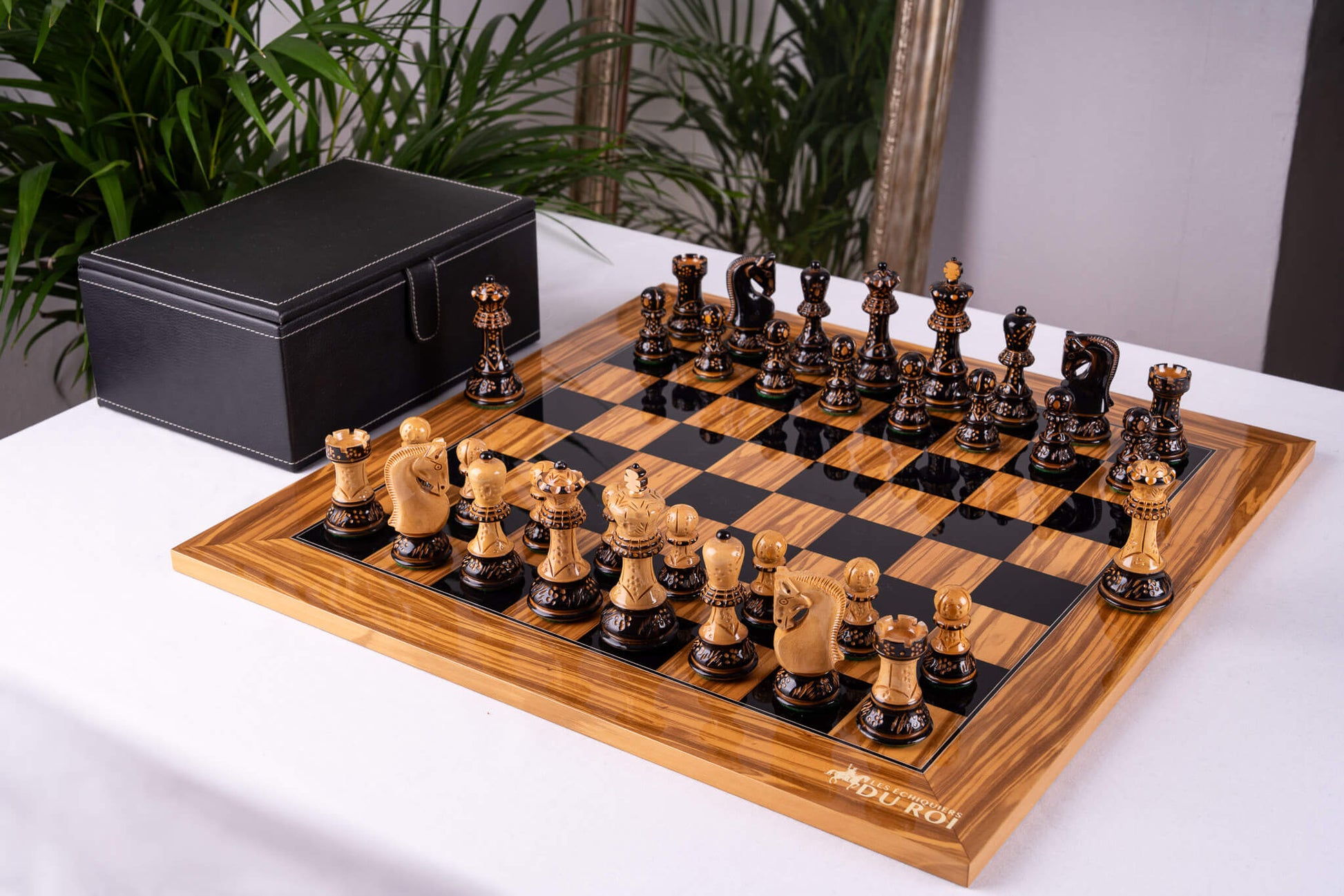 Chess Set Œuvre <br>in Olive wood