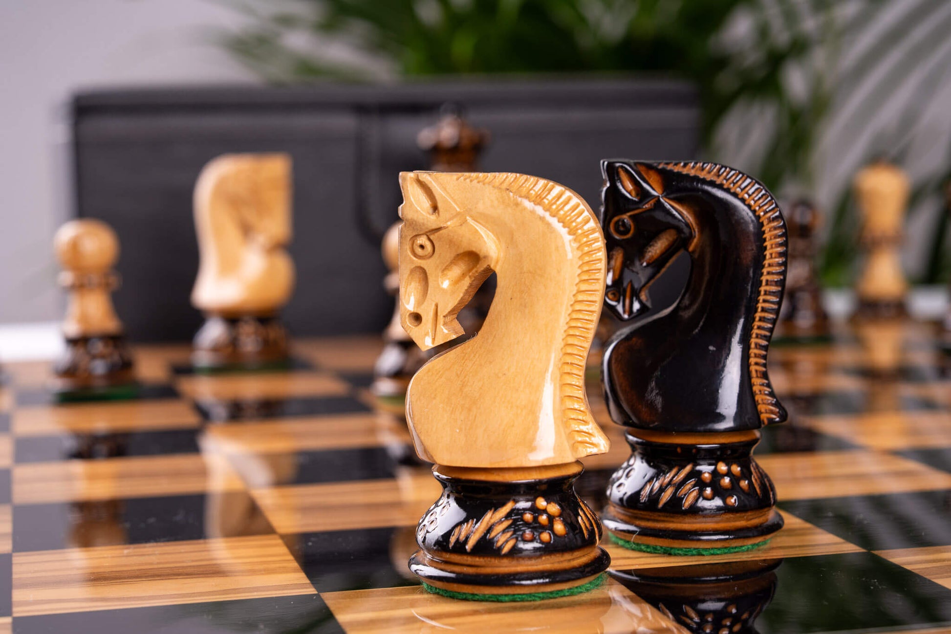 Chess Set Œuvre <br>in Olive wood