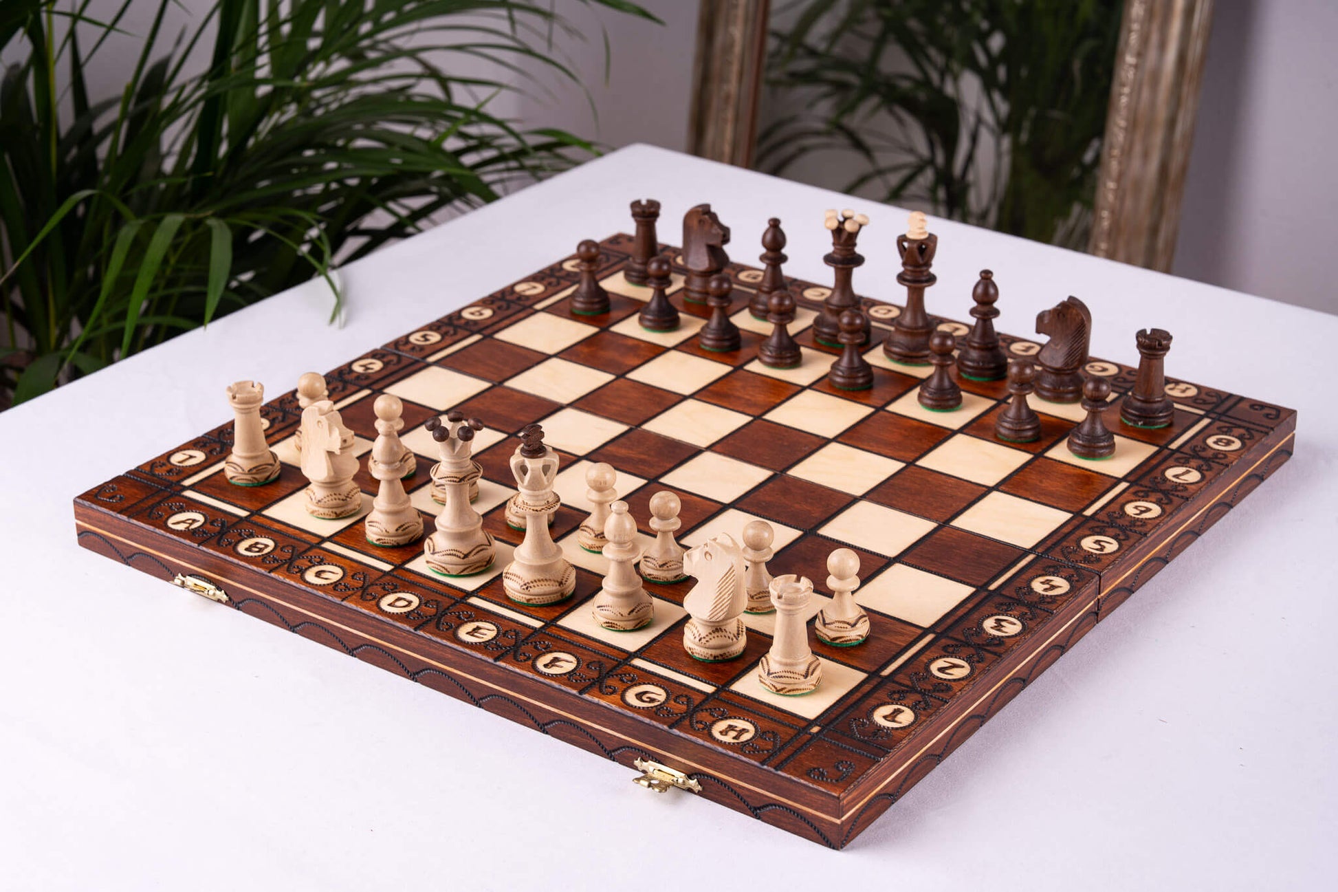 Élysée Chess Set <br>Crafted in Maple and Hornbeam