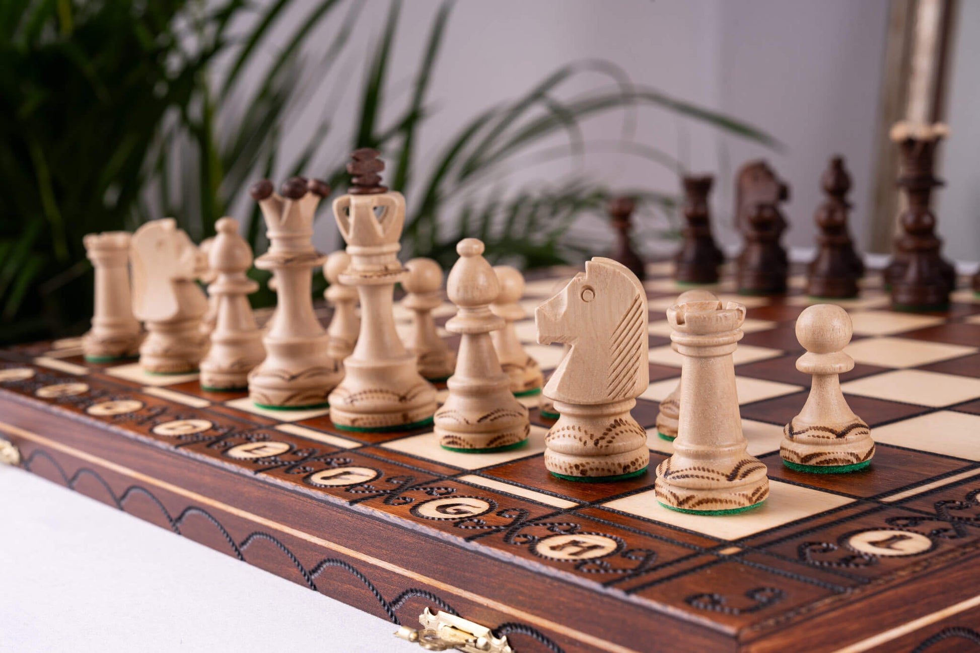 Élysée Chess Set <br>Crafted in Maple and Hornbeam