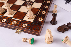 Élysée Chess Set <br>Crafted in Maple and Hornbeam