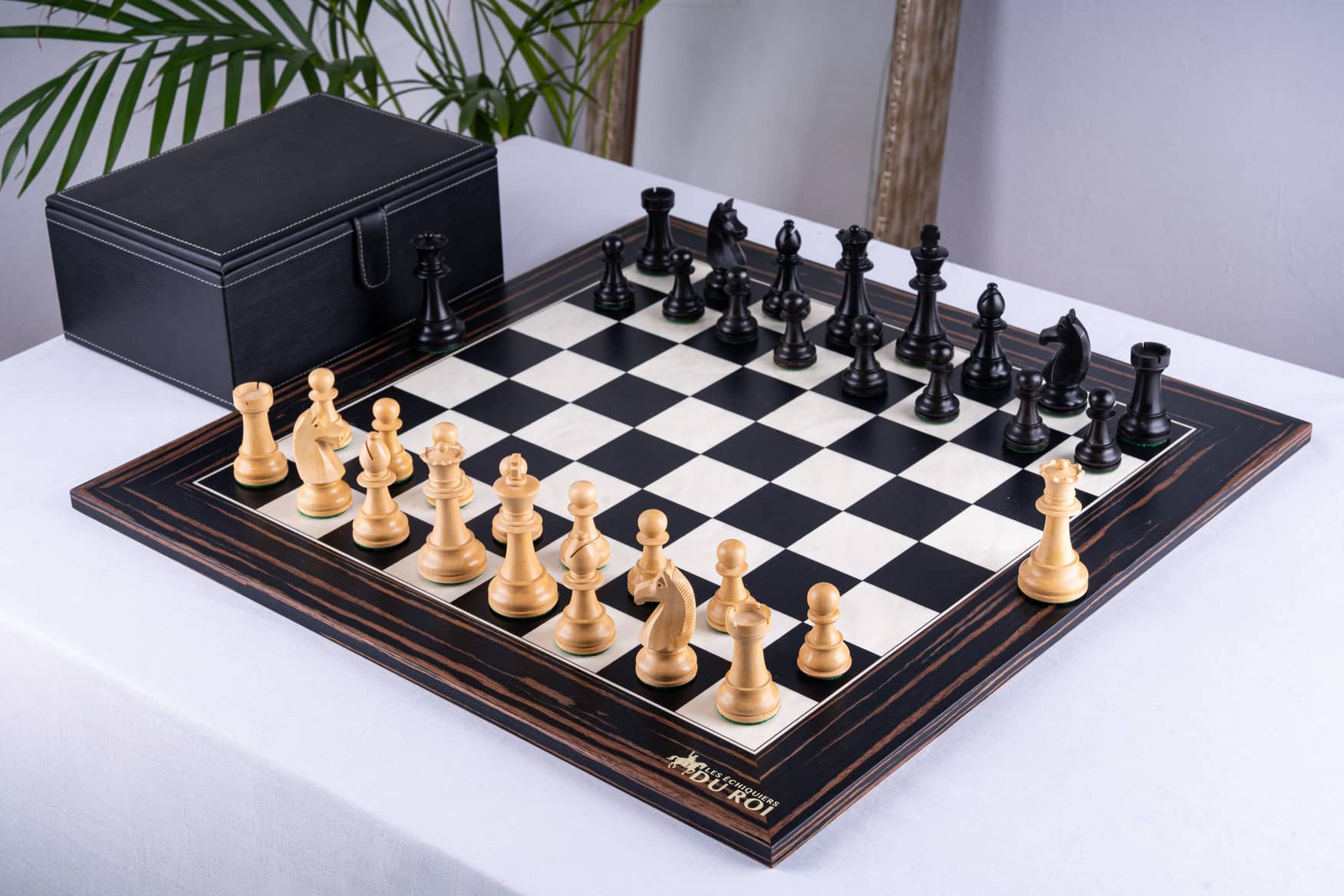 Chess Set Galerie <br>in Ebony & Boxwood