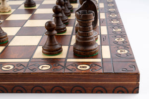 Artisanal Chess Set Crafted in Maple and Hornbeam — Product view 9