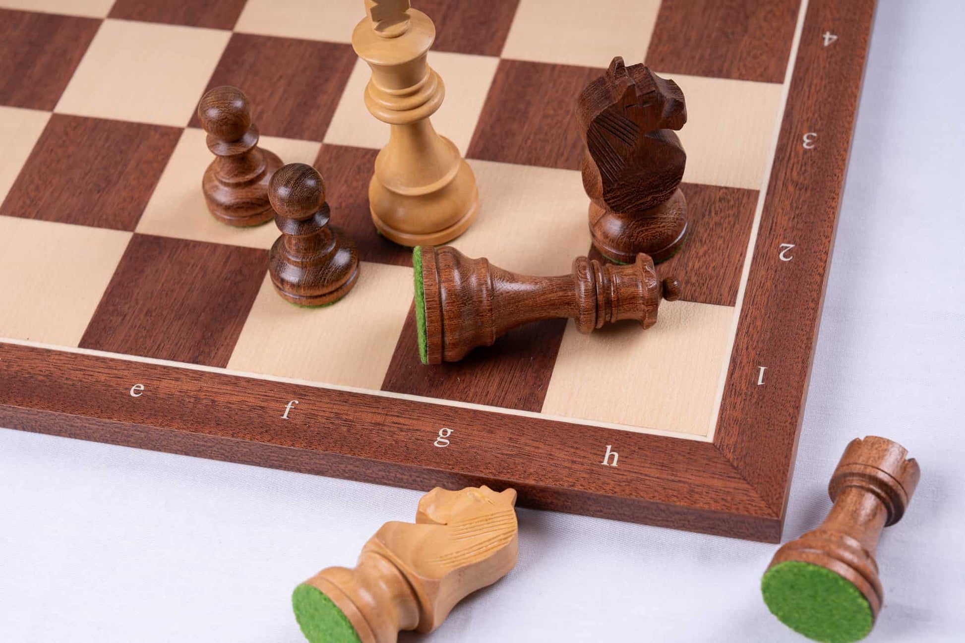 'Vintage' Chess Set <br>Crafted in Mahogany Wood