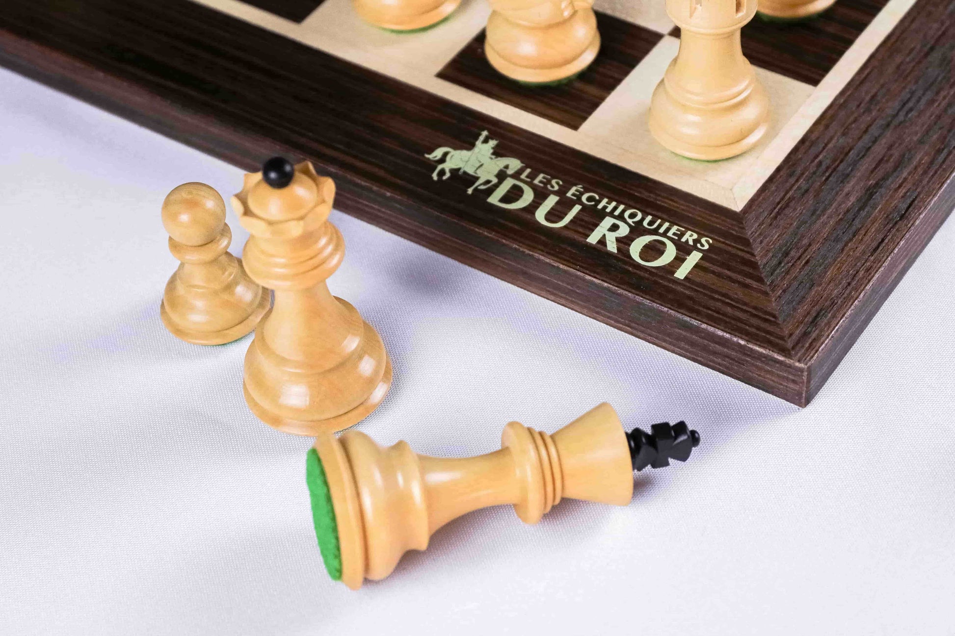 'Grace' Chess Set <br>Crafted in Ebony and Boxwood