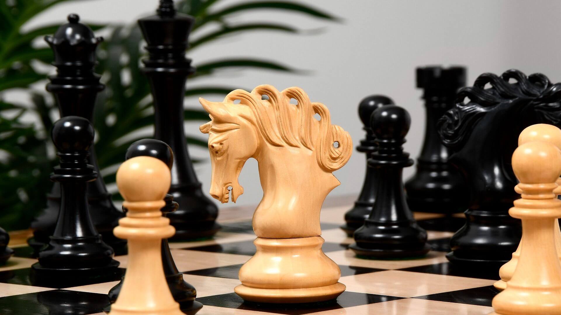 Jeu d'Echecs Artisanal avec Cavalier Blanc