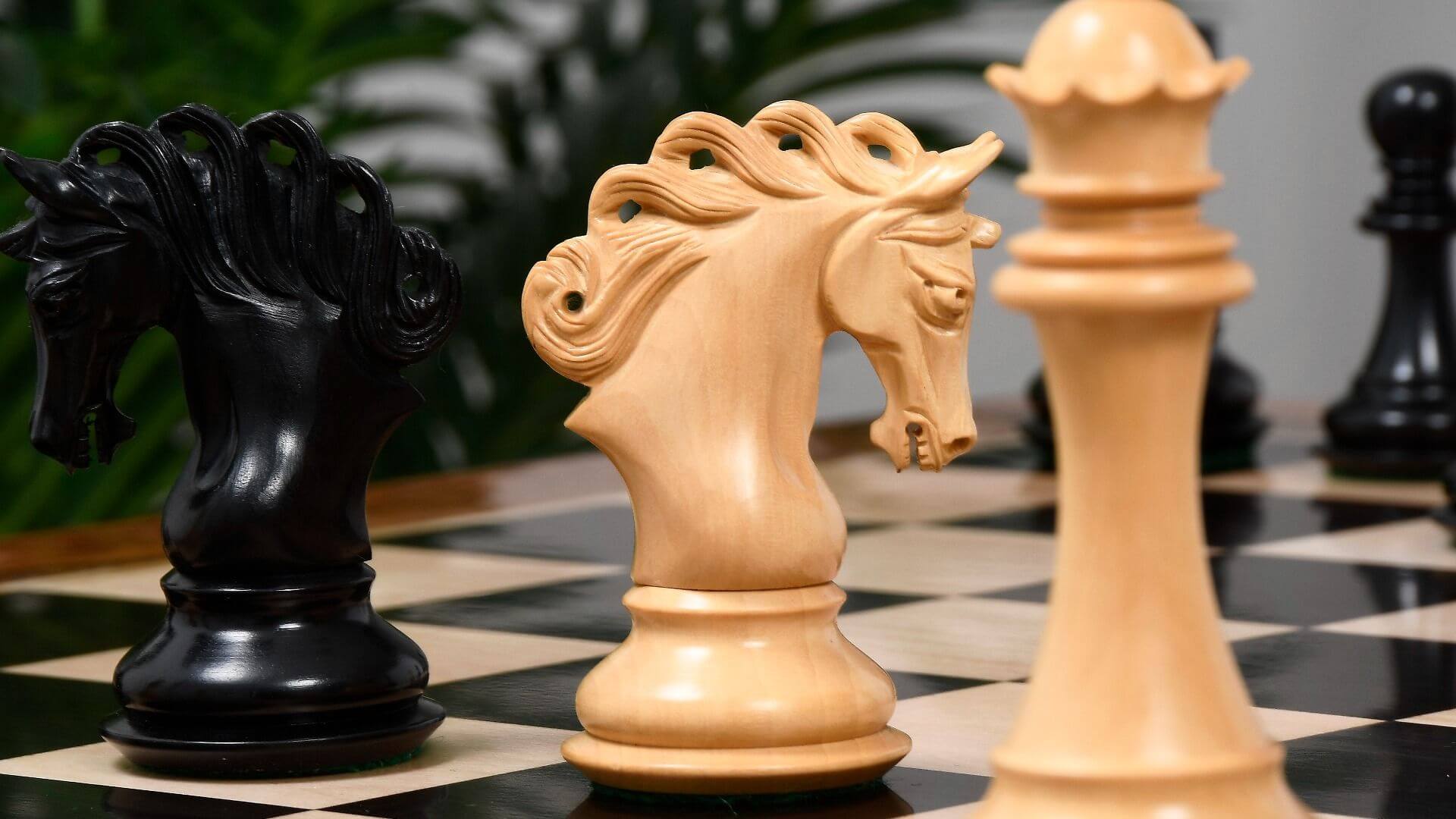 Jeu d'Echecs Artisanal Reine en Bois de Rose