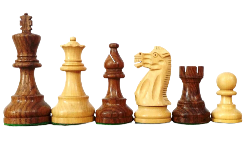 Exquisite Chess Pieces <br>Crafted in Acacia and Boxwood