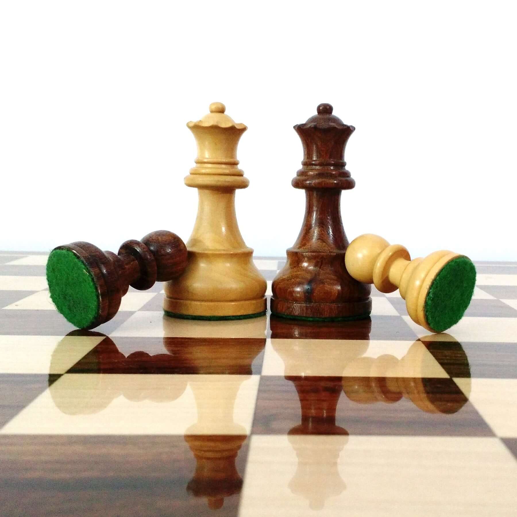 'Exquisite' Chess Pieces <br>Crafted in Acacia and Boxwood