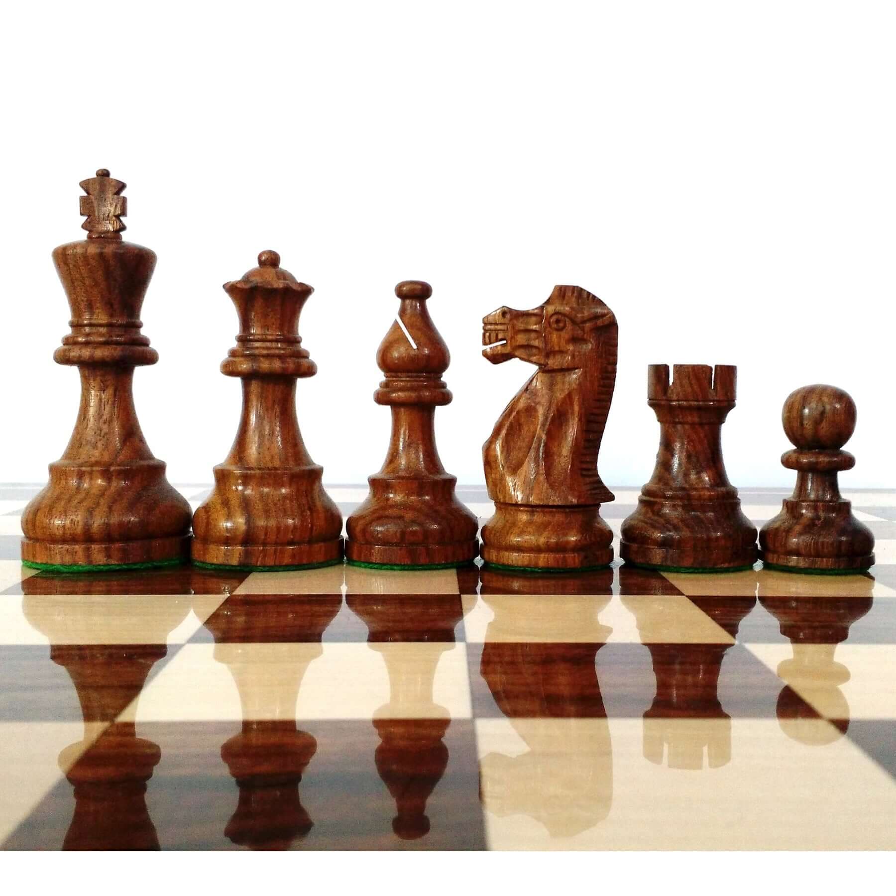 'Exquisite' Chess Pieces <br>Crafted in Acacia and Boxwood