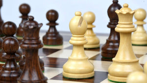 Majesty Šachové figúrky vyrobené <br>z prémiového krušpánu a akácie
