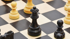 Figury szachowe Nobility wykonane <br>z hebanu i naturalnego bukszpanu