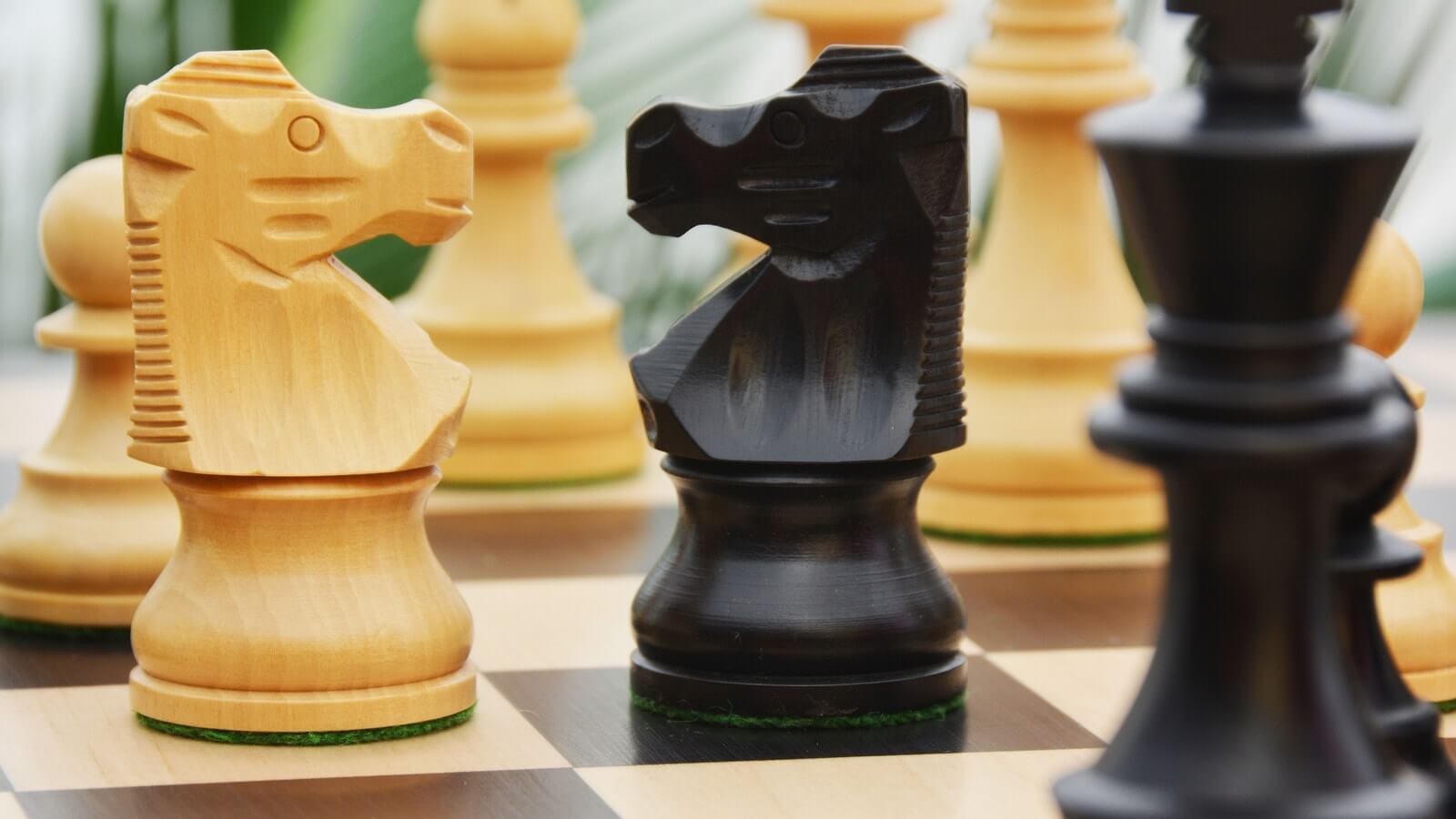 'Nobility' Chess Pieces Crafted <br>in Ebonized and Natural Boxwood